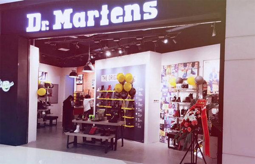 dr.martens推出波点版马丁靴,drmartens最新款马丁女靴