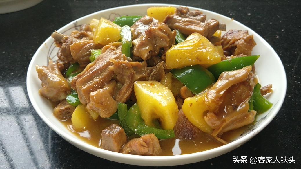 鸭肉这么做太好吃了，美味无腥味，做法还简单，上桌一会光盘