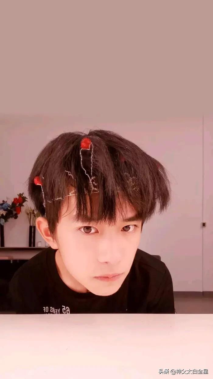超帅易烊千玺,易烊千玺肖战谁帅