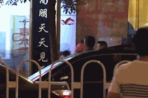 曹云金与富婆女友疑分手?前妻孕期出轨,相声馆倒闭事业爱情全完?