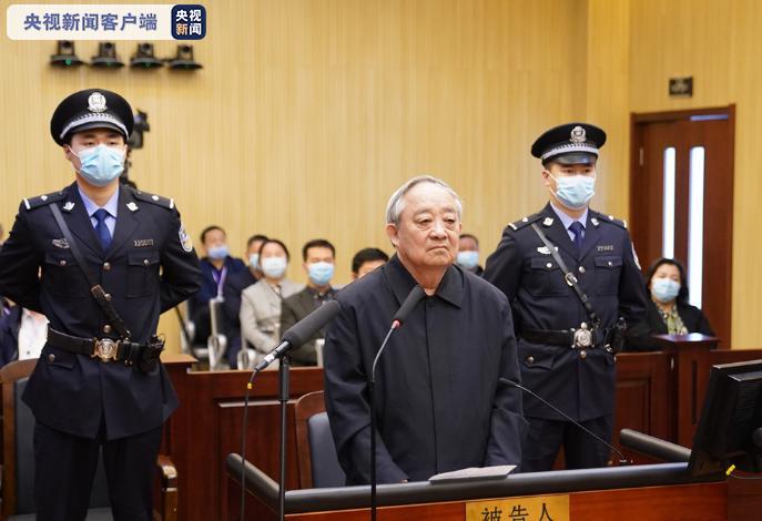 敛财破纪录！自称“桃花源中人”的71岁“老虎”落马后首亮相