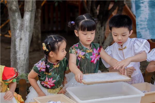 笔墨纸砚润童心，书香画韵趣国庆：合肥市宿州路幼儿园迎国庆活动