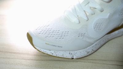 缓震支撑慢跑跑鞋纯黑,百元以内防滑跑鞋