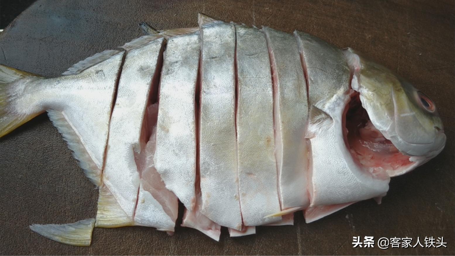 红烧金鲳鱼怎么煎好吃窍门,香煎金鲳鱼切鱼的正确方法和技巧