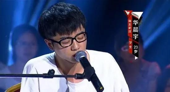 华晨宇张碧晨事件与汪峰关系,张碧晨华晨宇邓紫棋恋情如何开始