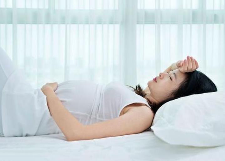 怀孕后特别怕热是怎么回事,为啥怀孕后怕热