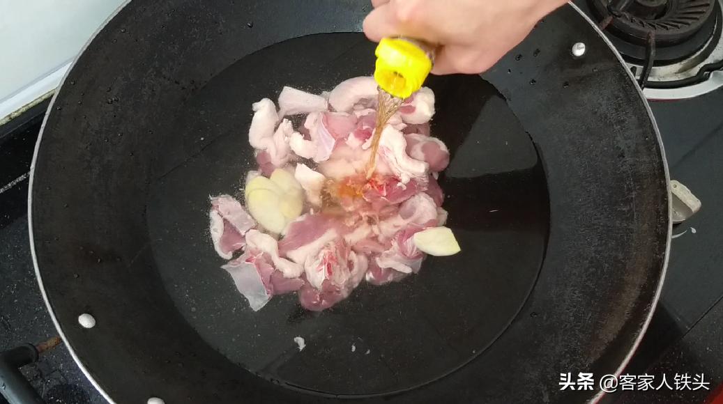 鸭肉这么做太好吃了，美味无腥味，做法还简单，上桌一会光盘