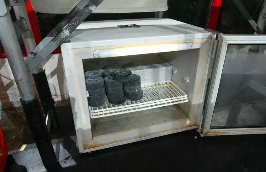 冰场上扔章鱼，开派对弄丢斯坦利杯……这些动手你见过吗？