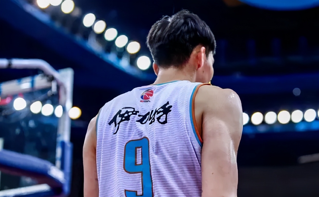 周琦已拒绝2年新疆顶薪合同,周琦下赛季优先续约权在哪