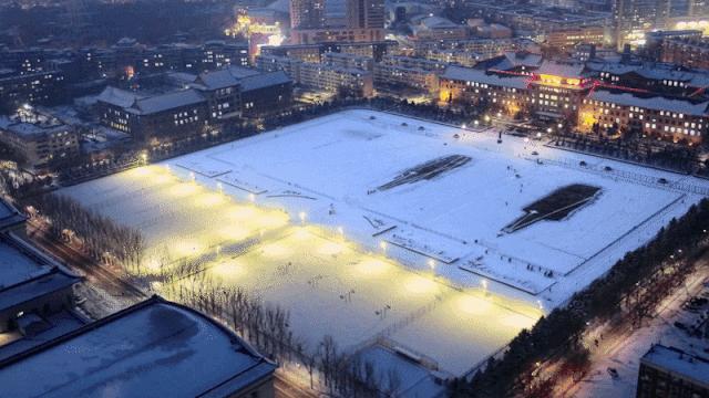 哈尔滨一高校操场惊现双航母,高校雪地双航母