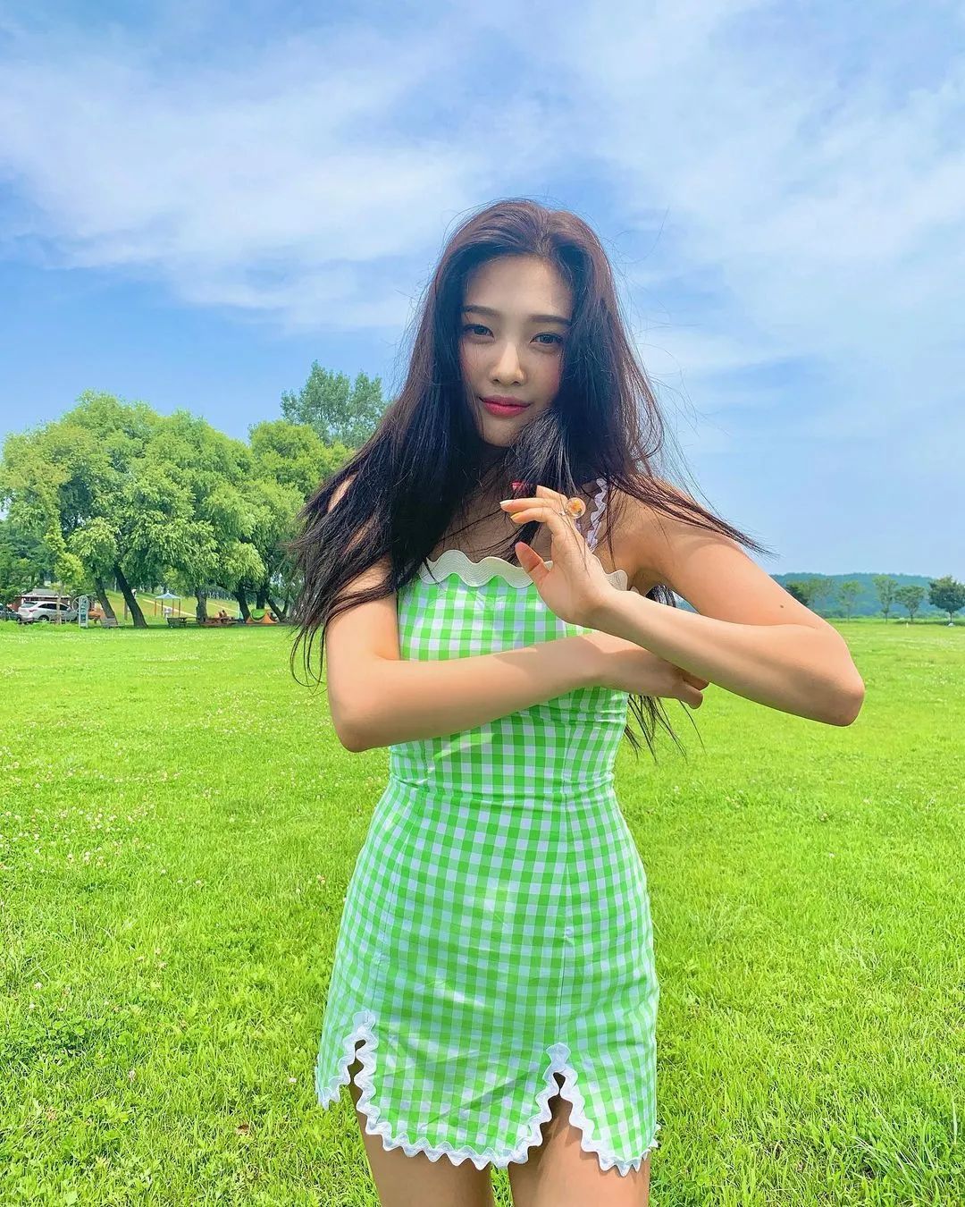 王嘉尔炸裂现场宣美 (王嘉尔宣美最新视频)