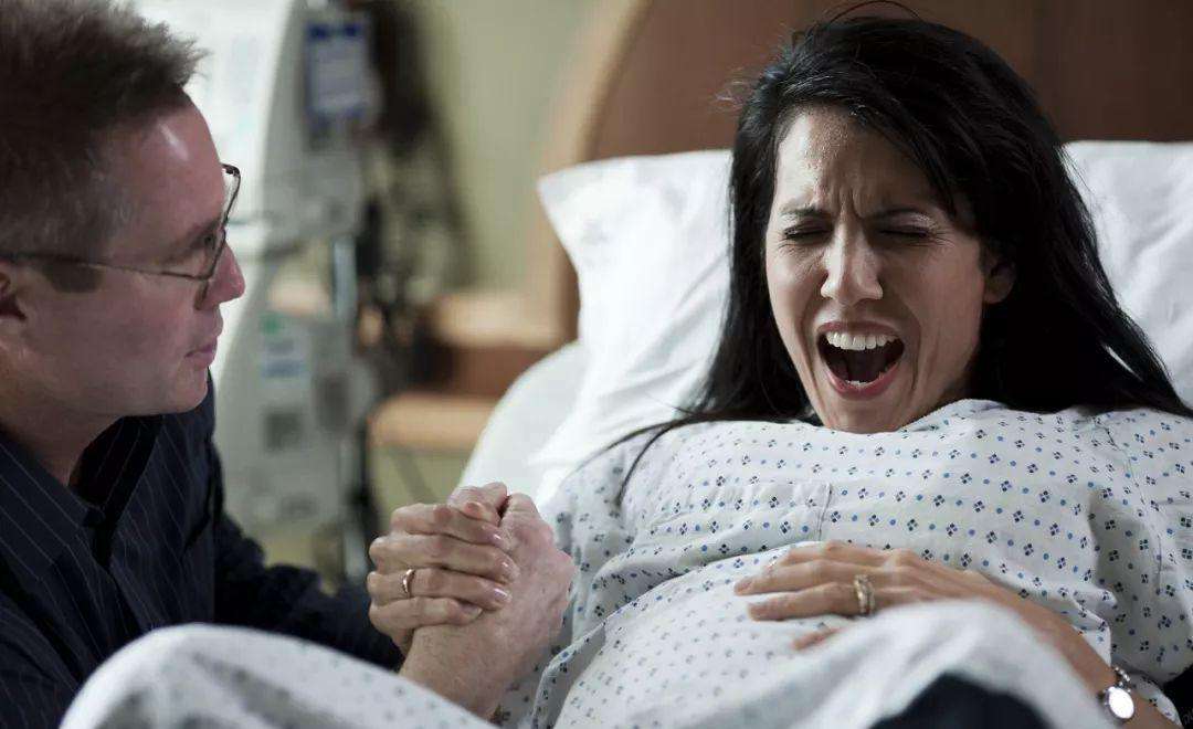 剖腹产手术把子宫拿出来,剖腹产手术需求从子宫取出胎儿吗