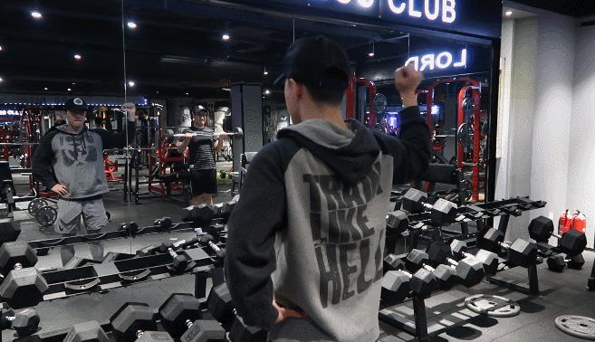 7个专门针对肩部训练的健身动作,最有效的肩部锻炼