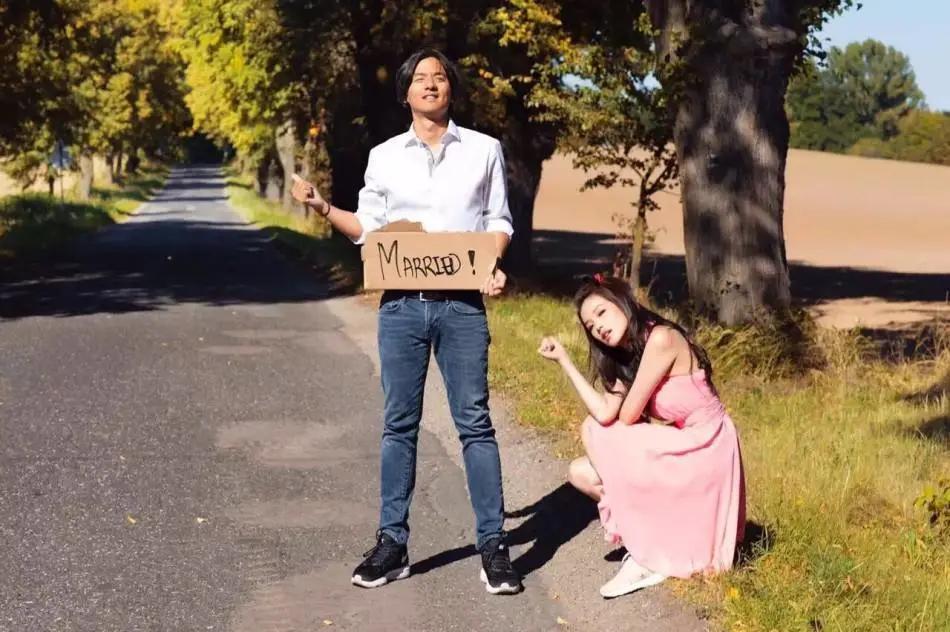 舒淇晒两人合照为丈夫庆生,舒淇与老公十指紧扣甜蜜恩爱