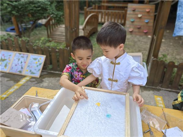 笔墨纸砚润童心，书香画韵趣国庆：合肥市宿州路幼儿园迎国庆活动