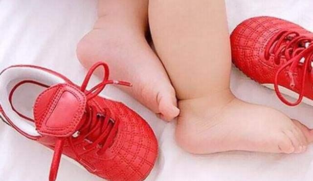 孩子不爱穿鞋子的原因,小孩不爱穿鞋子是怎么回事