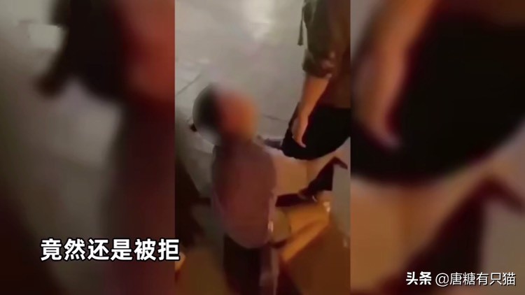 女子跪地求人还钱30万完整版,女子借60万下跪求还钱后续