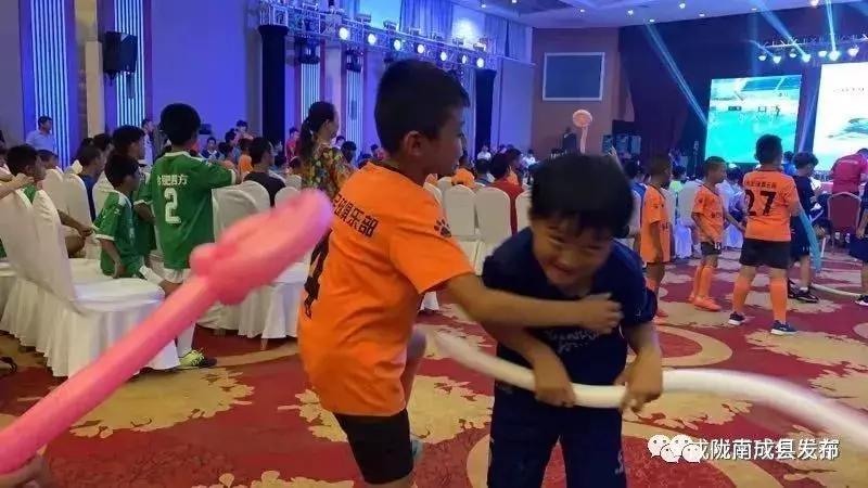 青岛足球小将表演,足球小将夺冠完整视频