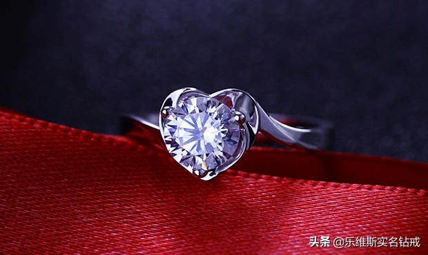 为什么婚戒大家都买铂金的,结婚戒指怎么选铂金