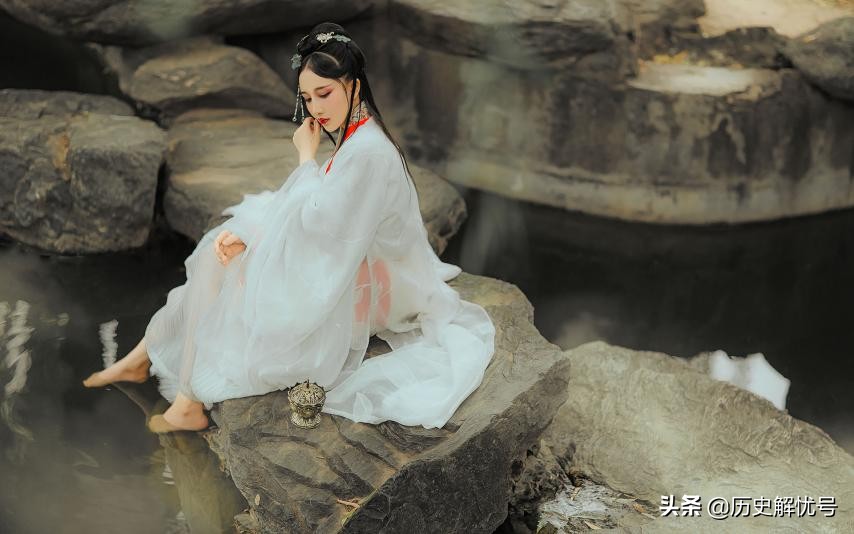 一树梨花压海棠是不是苏轼写的,一树梨花压海棠是苏轼的诗吗