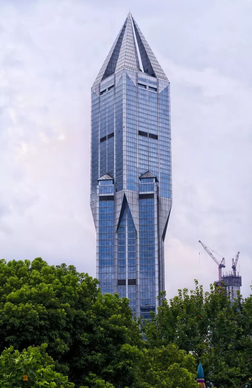 淮海路和南京西路哪个繁华,南京西路vs陆家嘴