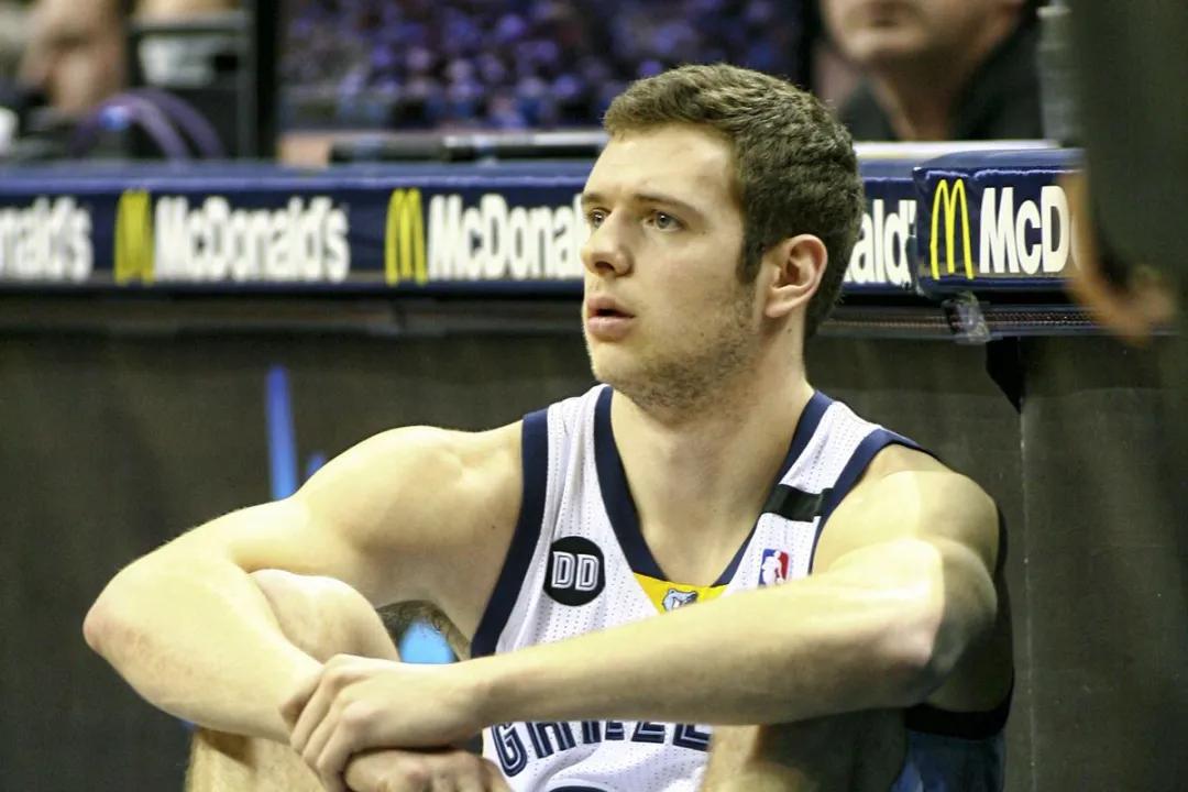 NBA又一高富帅官宣退役！钱得了怕甚事