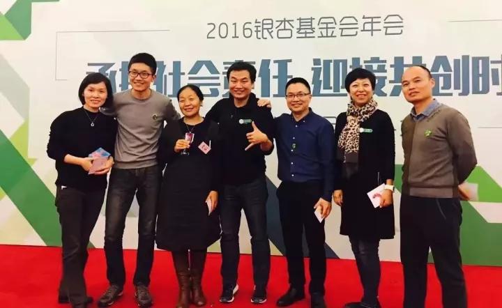 银杏带给我们的思考,银杏树给你的感受与想象