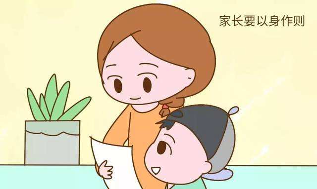 熊孩子踢足球踢到了孕妇,孕妇被熊孩子用球踢了