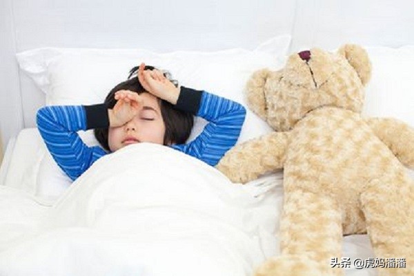 小小女孩乳房就发育了，这几大因素是孩子性早熟元凶